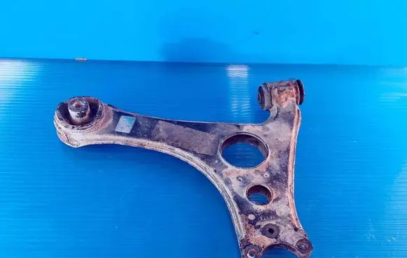 Mercedes-Benz A W168 Front lower control arm/wishbone A1683301207