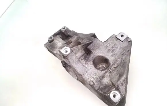 Volkswagen Golf V A/C compressor mount bracket 036260885