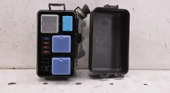 Lexus RX 450H Fuse module 8266248190