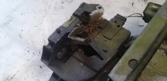 Renault Laguna I Rear door lock