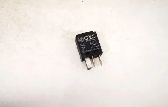 Volkswagen PASSAT B5 Other relay 8z0951253