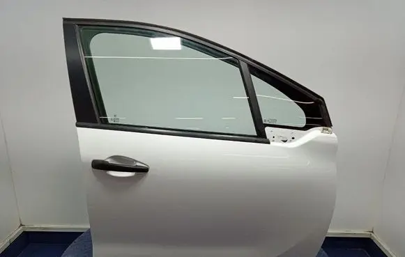 Peugeot 208 I Front door 