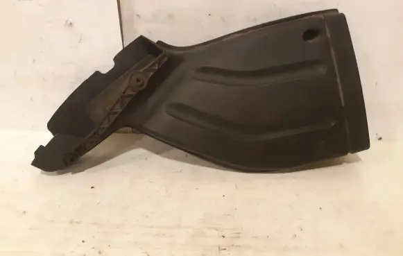 Audi A4 S4 B6 8E 8H Air intake duct part 8E0129618D