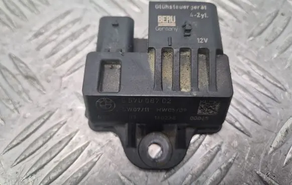 BMW 3 F30 F35 F31 Glow plug pre-heat relay 8570087