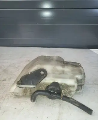 Honda CR-V Windshield washer fluid reservoir/tank