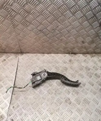 Mercedes-Benz CLA C117 X117 W117 Accelerator throttle pedal a2463001604