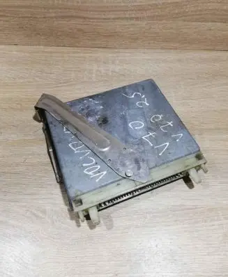 Volvo V70 Engine control unit/module ECU 0281001592 P01270297