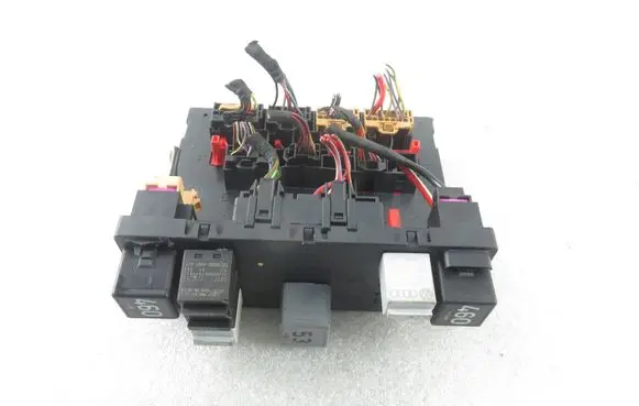 Volkswagen PASSAT B6 Central body control module 3C0937049J