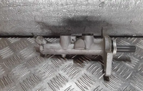 Master brake cylinder