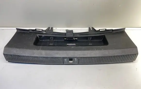 Trunk/boot sill cover protection