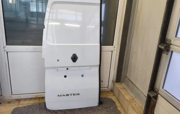 Renault Master IV Rear door