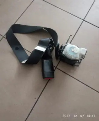 Subaru Legacy Middle seatbelt (rear) C701877M