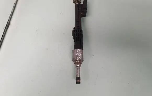 BMW X5 E70 Fuel injector 7568607 13537568607 0261500063