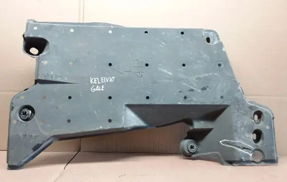Center/middle under tray cover