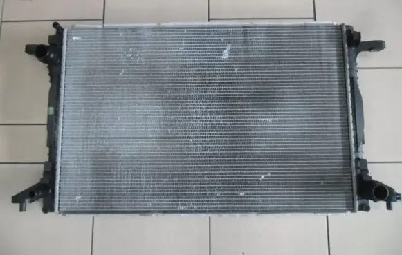 Audi Q7 4M Coolant radiator 8W011251F