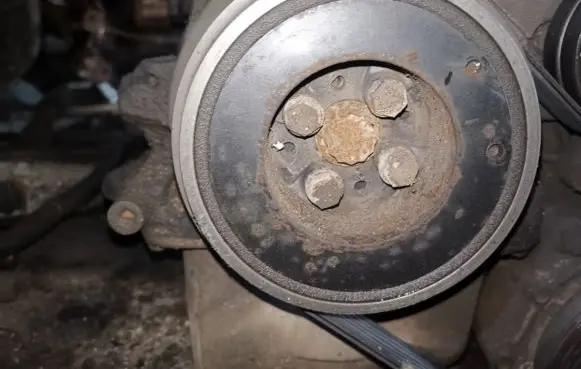 Volkswagen Golf IV Crankshaft pulley