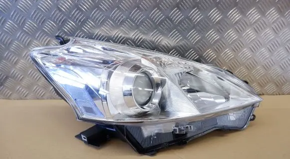 Toyota Prius+ (ZVW40) Headlight/headlamp 8113047420