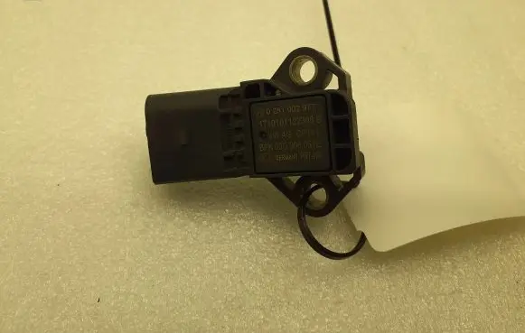 Volkswagen PASSAT B7 Air pressure sensor 0281002977