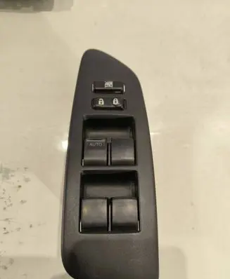Toyota Auris 150 Electric window control switch 7243202550