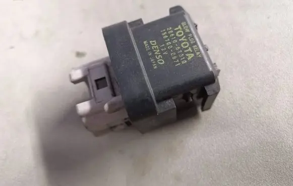Toyota Avensis T250 Glow plug pre-heat relay 28610670010 500000
