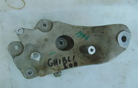 Maserati Ghibli Engine mounting bracket 670004865