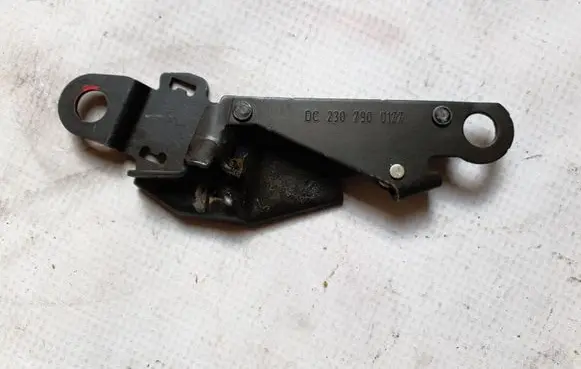 Mercedes-Benz SL R230 Convertible roof lock/latch 2307900177 DC2307900177 A2307900177