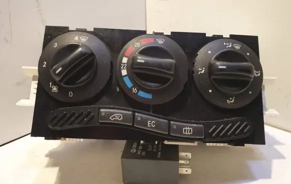 Mercedes-Benz A W168 Climate control unit 1688300485