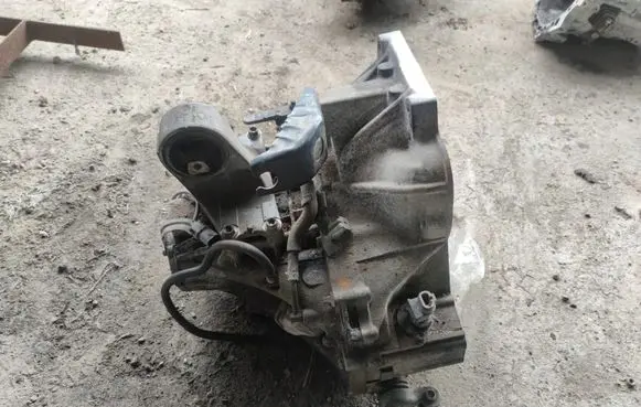 Nissan Almera N16 Manual 6 speed gearbox 
