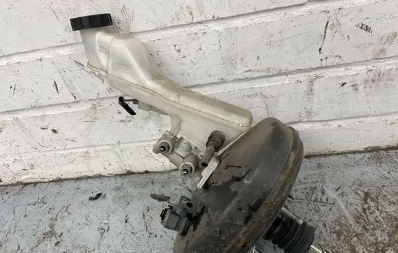 Ford Fiesta Brake booster 8V512B195