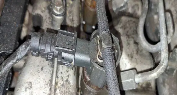 Hyundai i30 Fuel injector 0445110256