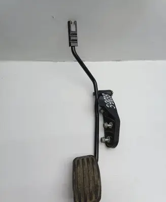 Accelerator throttle pedal