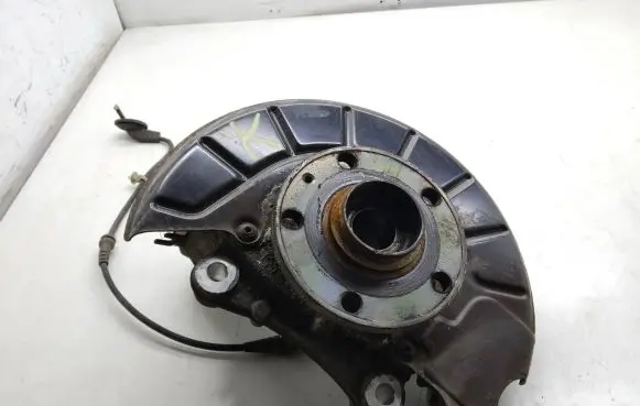 Volkswagen PASSAT B7 Front wheel hub spindle knuckle
