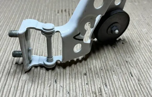 Peugeot 108 Tailgate hinge B000834080