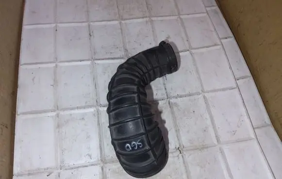 Volvo S60 Air intake hose/pipe 08634148