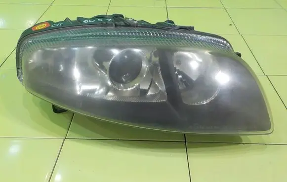 Alfa Romeo GT Headlight/headlamp PRZOD