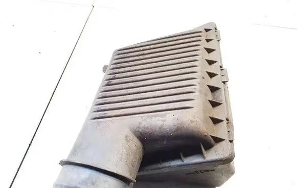 Chrysler Cirrus Air filter box 4573622 4573622pp