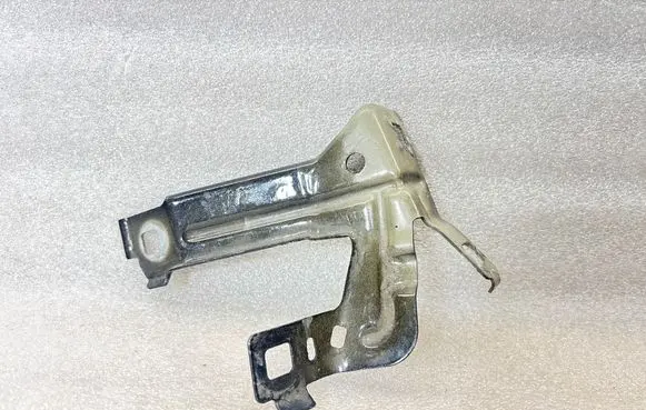 BMW M4 F82 F83 Fender mounting bracket 8055703 805570 23310110