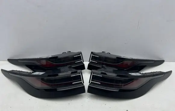 Land Rover Evoque II Rear/tail lights R8D213404A R8D213405A