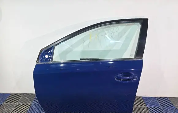 Toyota Auris E180 Front door PAINTCODE8Q4