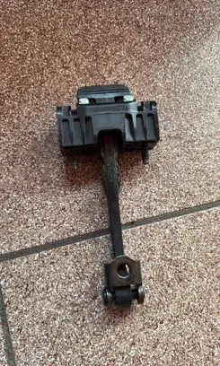 Peugeot 508 Front door check strap stopper 9686658480