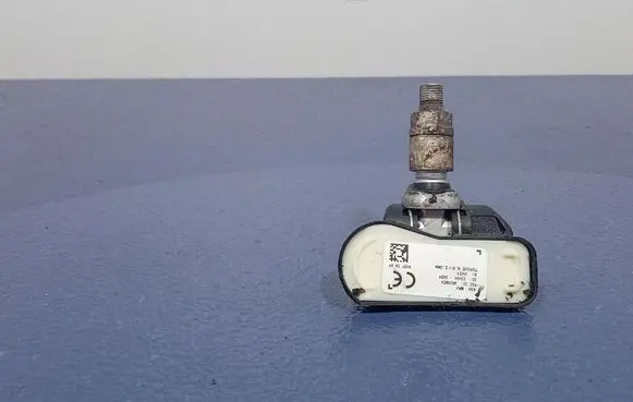 Opel Zafira C Tire pressure sensor 13598775
