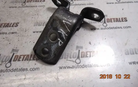 Toyota Avensis T250 Front door upper hinge
