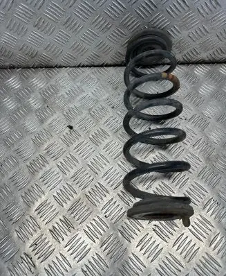 Volkswagen Touran II Rear coil spring