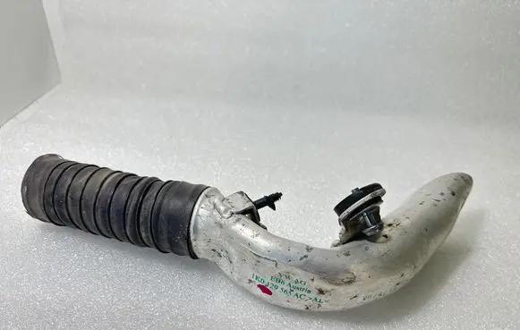 Volkswagen PASSAT B7 Intercooler hose/pipe 1K0129565AC