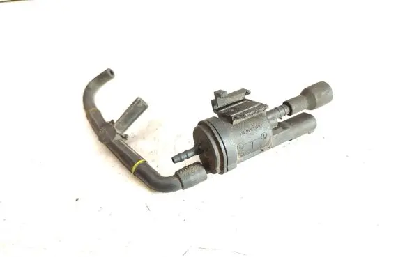 Mercedes-Benz CLS C219 Vacuum valve 0025401497