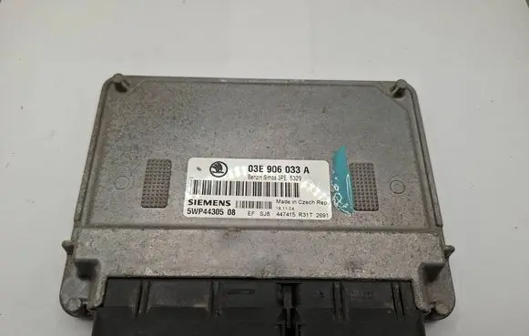 Skoda Fabia Mk1 (6Y) Engine control unit/module 03E906033A 5WP4430508