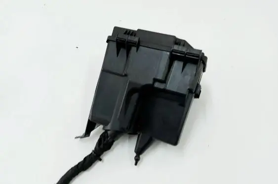Mercedes-Benz EQC Fuse box cover A2139065706