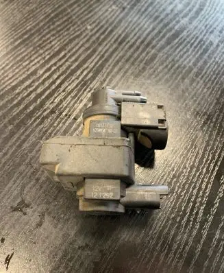 BMW 1 F20 F21 Turbo solenoid valve V7599547 70177712