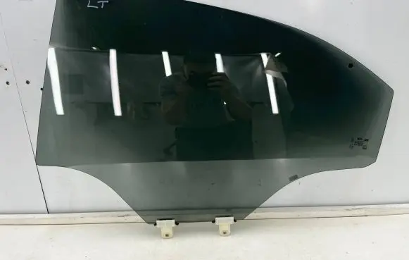 KIA Rio Rear door window glass