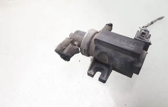 Volkswagen PASSAT B4 Vacuum valve 1H0906627